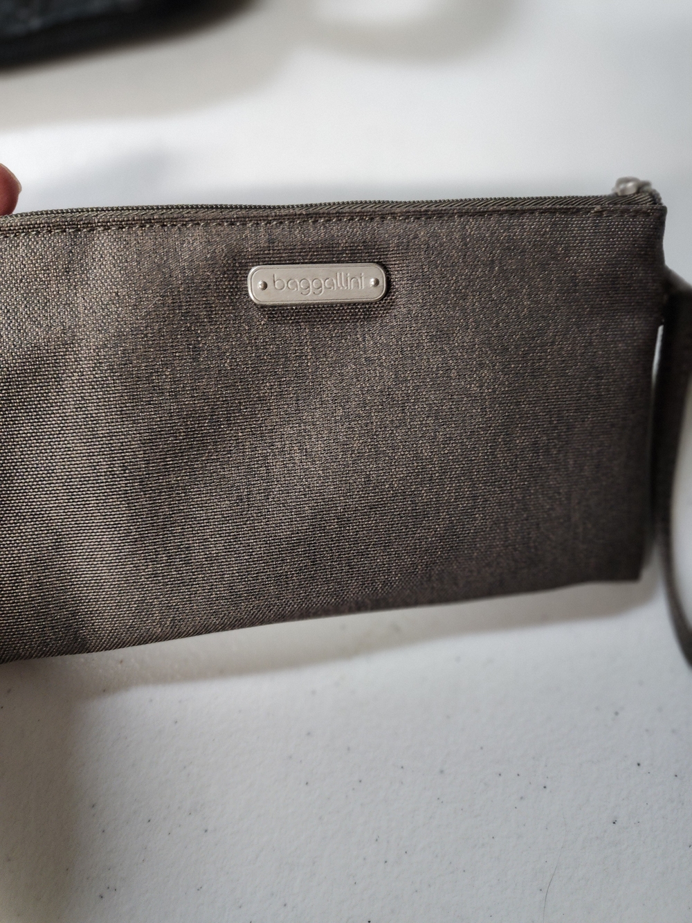 Baggallini Gray Unisex Wristlet Clutch with Logo Plate